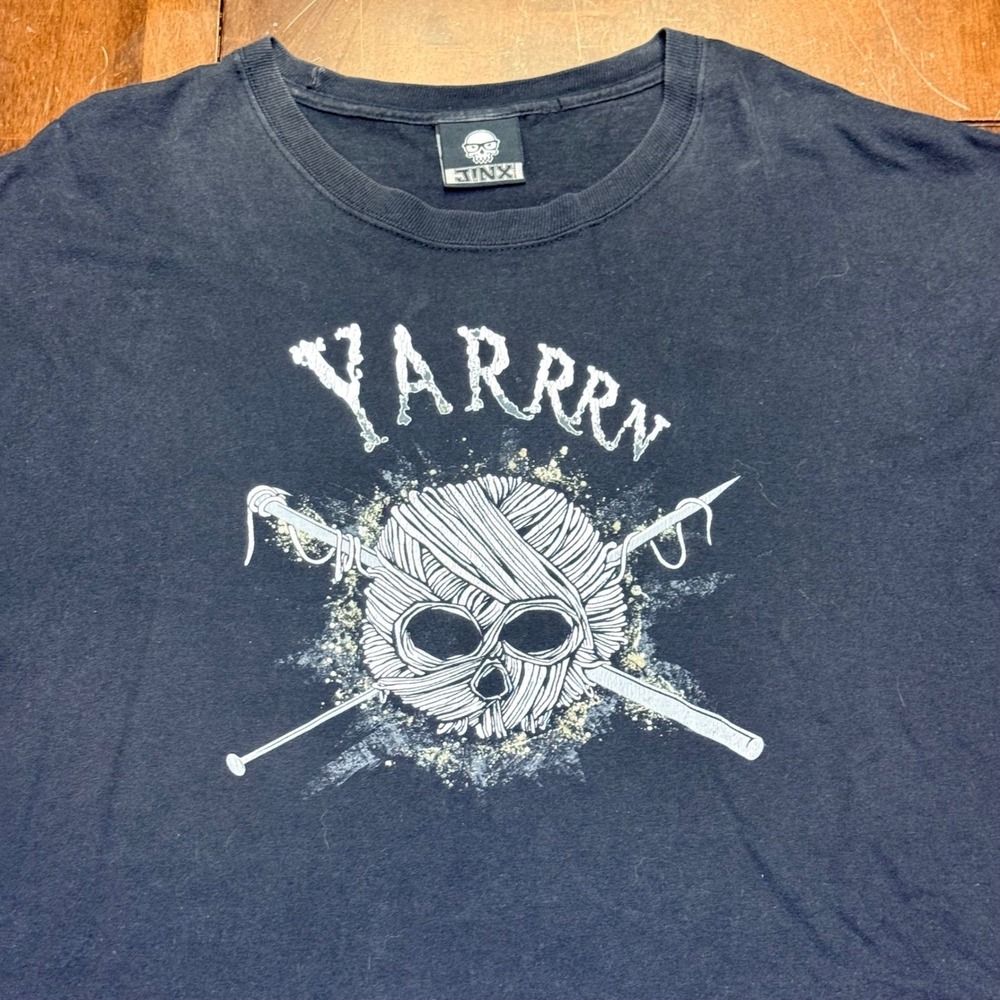 JINX Graphic T-Shirt Mens XL Black YARRRN Knitting Skull Needle‎ Geek Gamer Tee